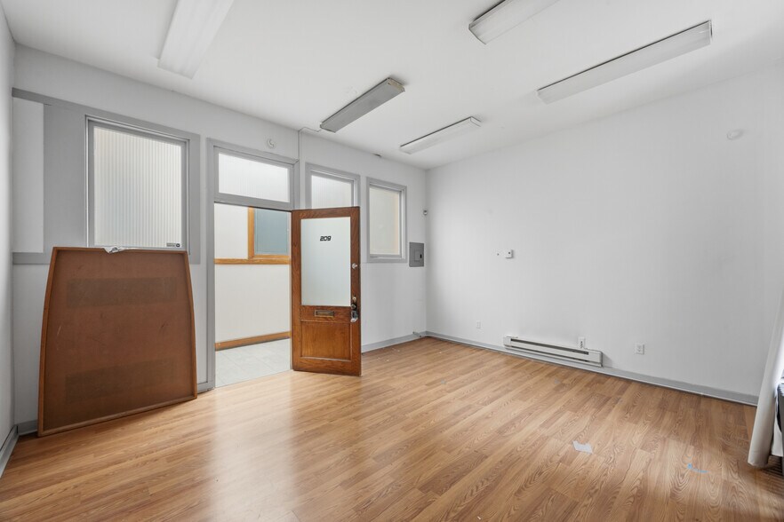 More Photos Of 942 Chapel St, New Haven Office For Sale