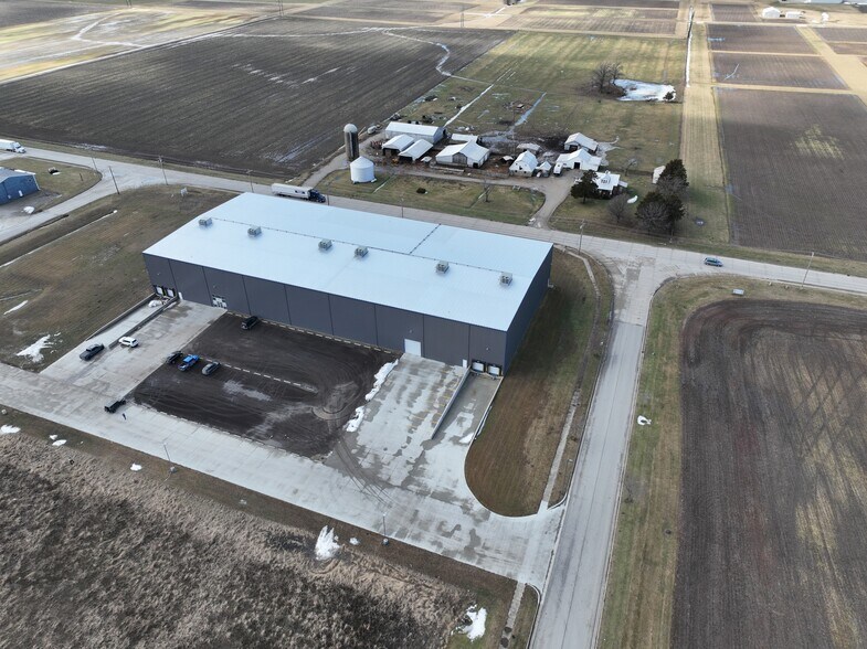 More Photos Of 2300 Raney, Effingham Warehouse For Lease