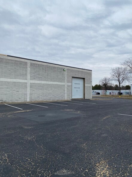 More Photos Of 100 Colin Dr, Holbrook Distribution For Lease