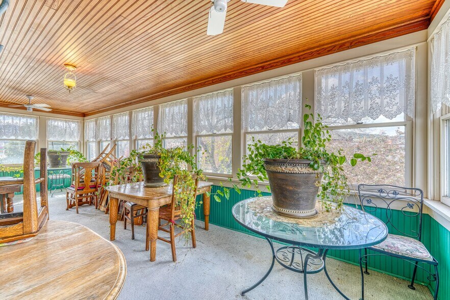 More Photos Of 512 Royal Gorge Blvd, Canon City Restaurant For Sale