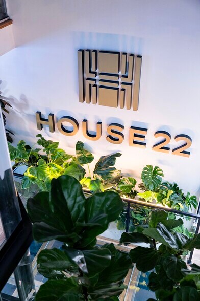 More Photos Of 22 E Elm St, Chicago Storefront Retail Office For Sale