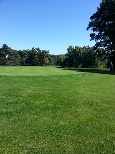 More Photos Of 318 Tanglewood Rd, Pulaski Golf Course Driving Range For Sale