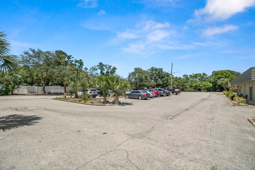 More Photos Of 10333 Seminole Blvd, Largo Office For Sale