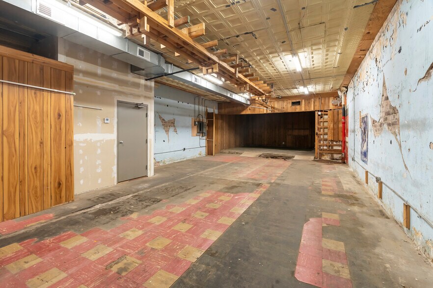 More Photos Of 300 S Illinois Ave, Carbondale Storefront Retail Office For Sale