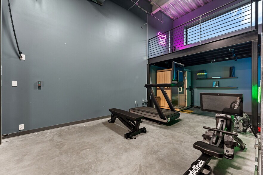 More Photos Of 4229 N FM 620 Hwy, Austin Showroom For Sale