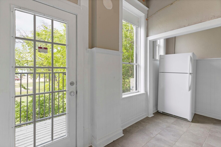 More Photos Of 2024 S Flores St, San Antonio Storefront Retail Residential For Sale
