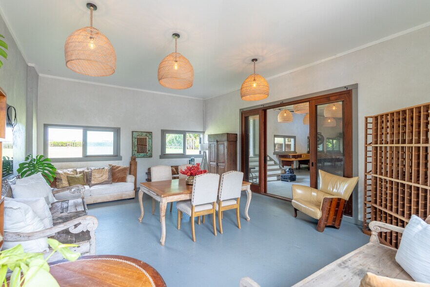 More Photos Of 65 Hana Hwy, Paia Restaurant For Lease