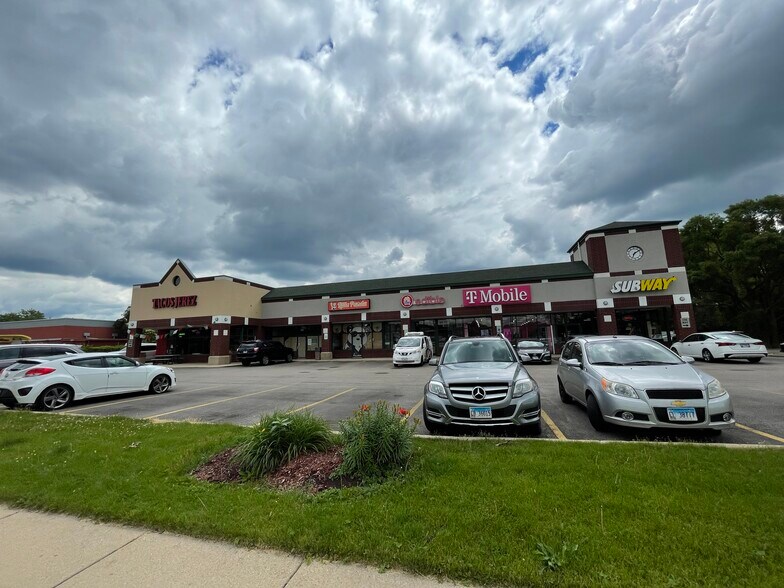 More Photos Of 263-269 S Randall Rd, Elgin General Retail For Lease