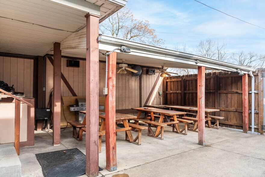 More Photos Of 3108 N Dixie Dr, Dayton Restaurant For Sale