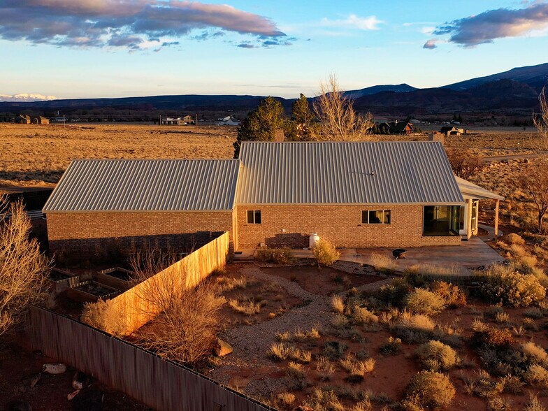 More Photos Of 397 N Wendy St, Torrey Specialty For Sale