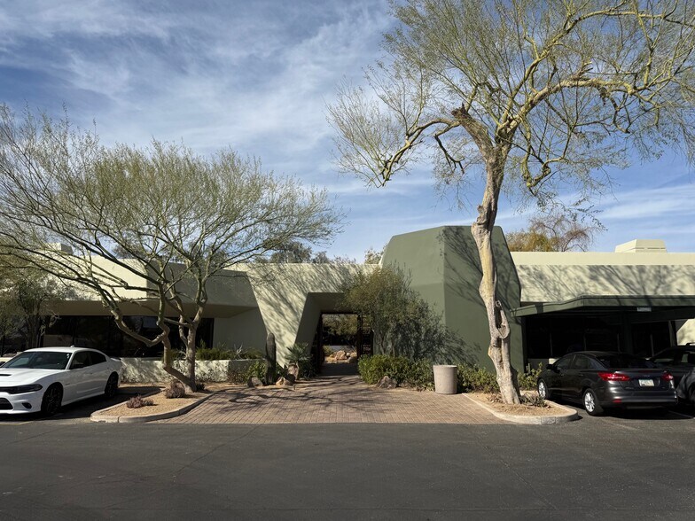 More Photos Of 7550 E McDonald Dr, Scottsdale Office For Lease