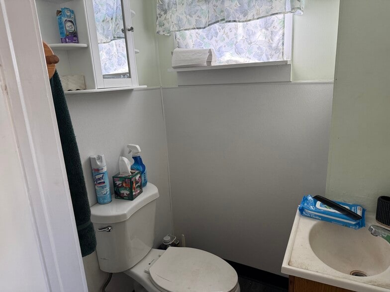 More Photos Of 1310 W High St, Pottstown Specialty For Sale