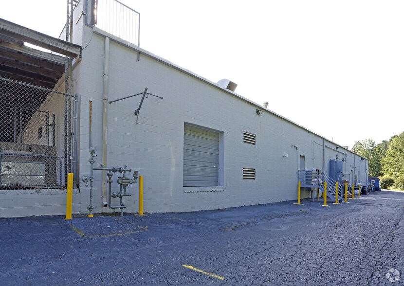 More Photos Of 817-909 N Smithfield Rd, Knightdale General Retail For Lease