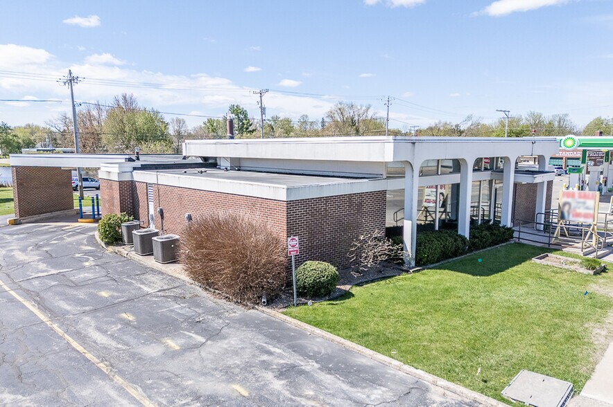 More Photos Of 132 E Main St, Hortonville Bank For Sale