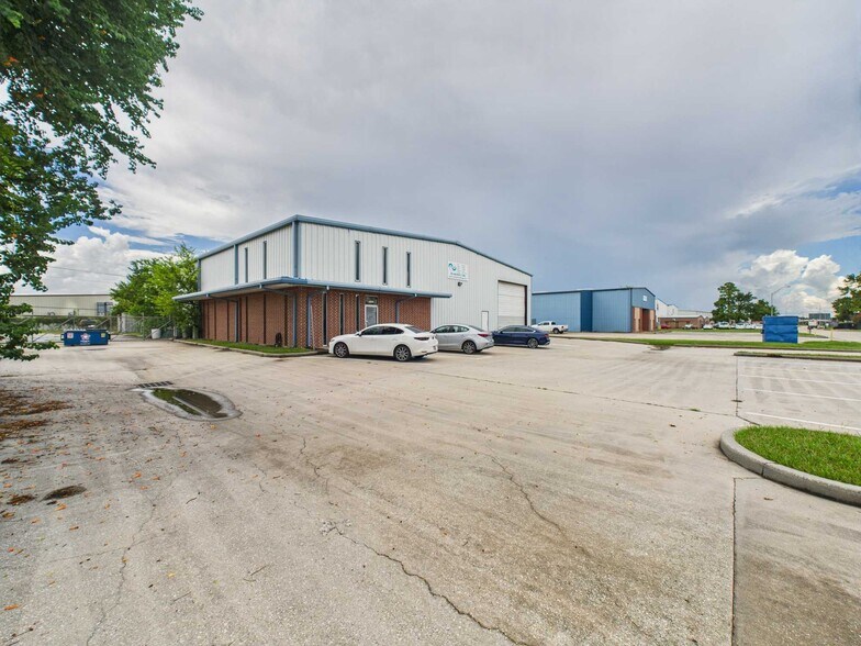 More Photos Of 14141 Interdrive, Houston Warehouse For Lease