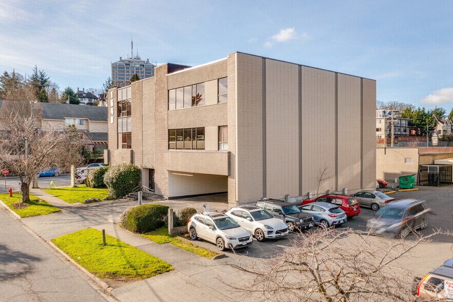 More Photos Of 1640 Oak Bay Ave, Victoria Office For Lease