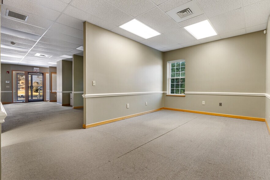 More Photos Of 128 Litchfield Rd, New Milford Medical For Sale