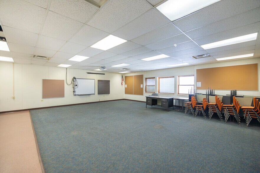 More Photos Of 202 Topaz Ave, Granby Schools For Sale