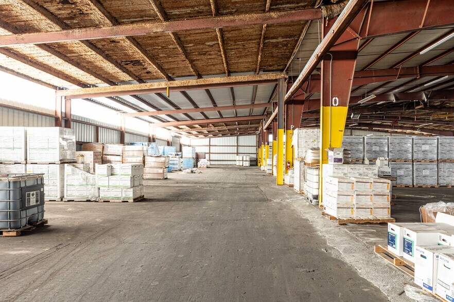 More Photos Of 3710-3719 E Us-90, Lake City Manufacturing For Lease