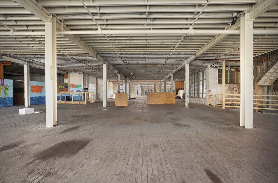 More Photos Of 517 Toulouse St, New Orleans General Retail For Sale