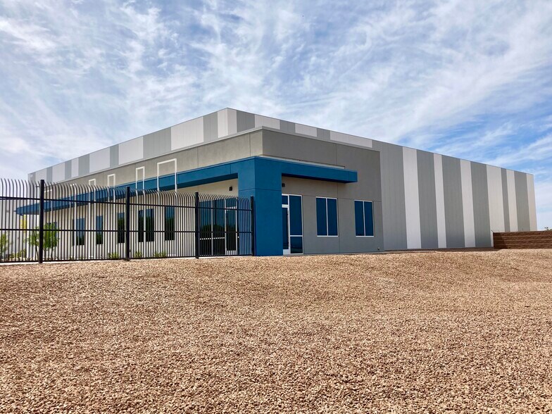 More Photos Of 5649 S Avery Cir, Mesa Airplane Hangar For Sale