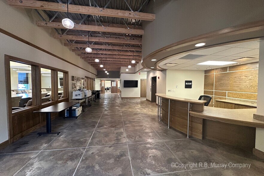 More Photos Of 425 E Trafficway St, Springfield Office For Sale