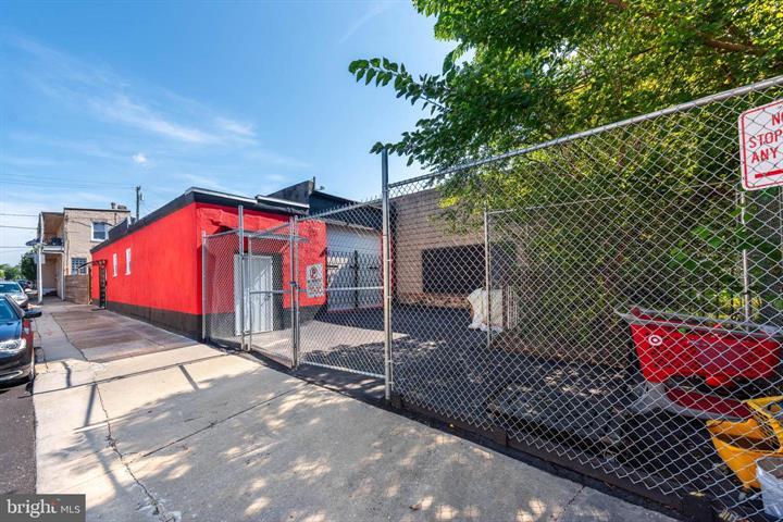 More Photos Of 625 N Streeper St, Baltimore Light Distribution For Sale