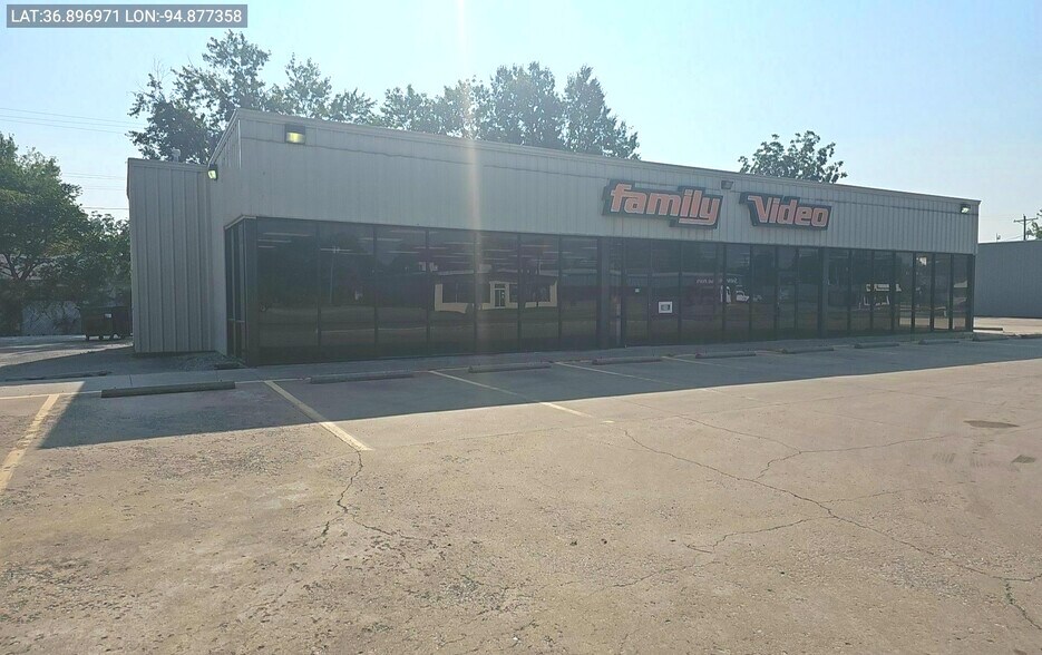 More Photos Of 1912 N Main St, Miami Freestanding For Lease