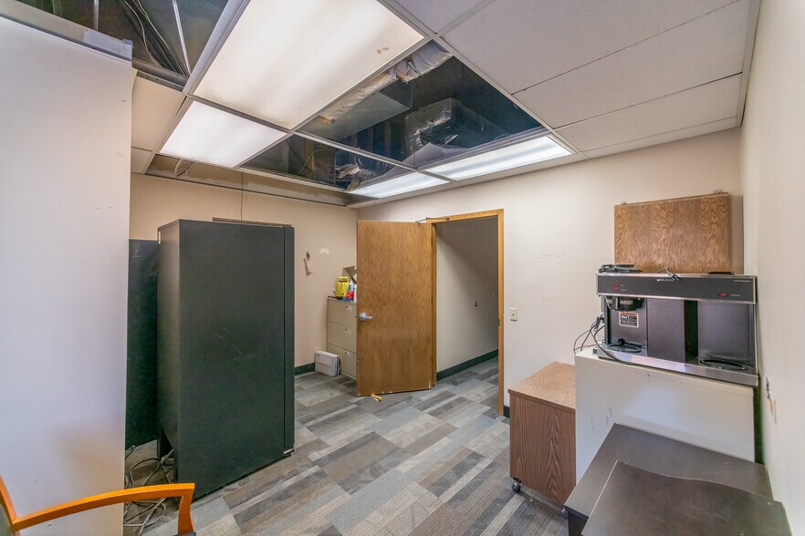 More Photos Of 100-106 S Main st, Ishpeming Flex For Sale