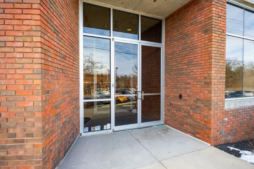 More Photos Of 2221 Schrock Rd, Columbus Office For Sale