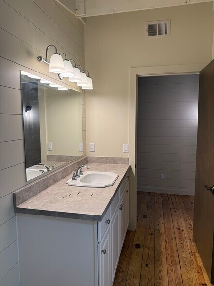More Photos Of 112 1st St, Perrysville Flex For Lease
