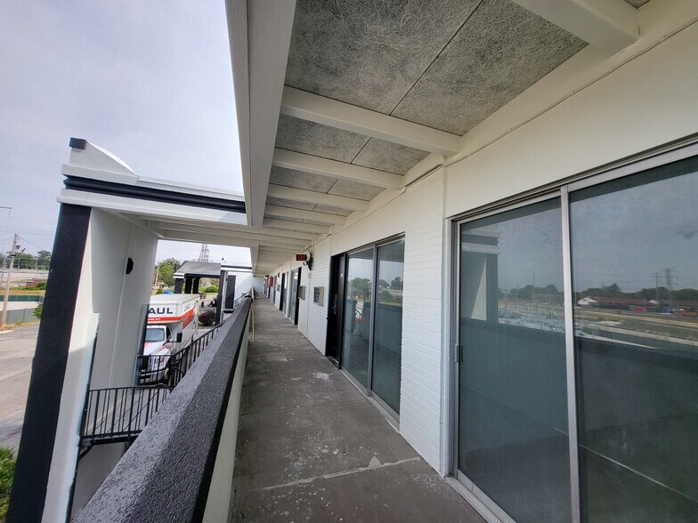 More Photos Of 7350 N Hanley Rd, Hazelwood Hotel For Sale