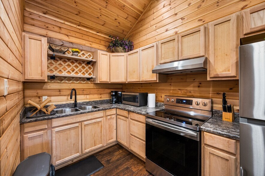 More Photos Of 54 Indian Creek Rd, Woodworth General Retail For Sale