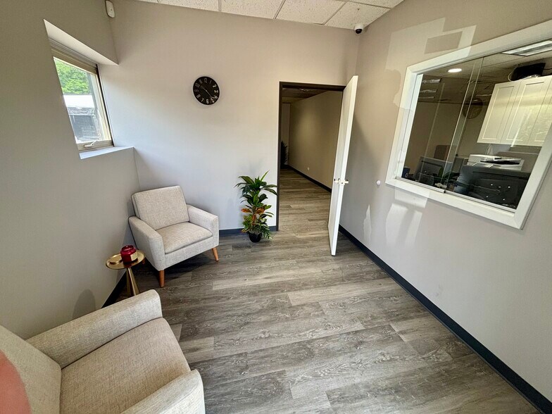More Photos Of 315 N 9th St, St Charles Distribution For Lease