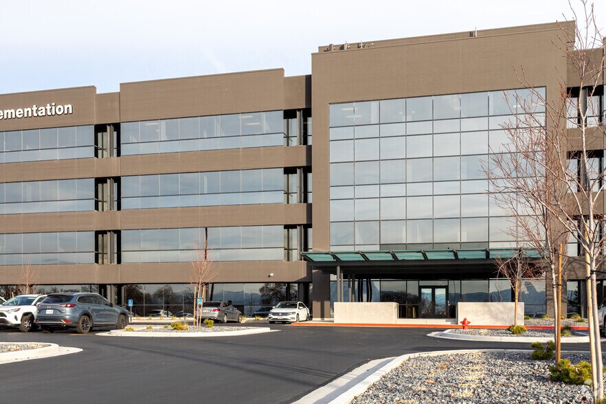 More Photos Of 10150 Centennial Pky, Sandy Office For Lease