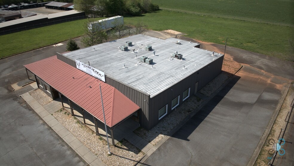 More Photos Of 3455 Keith Bridge Rd, Cumming Freestanding For Sale