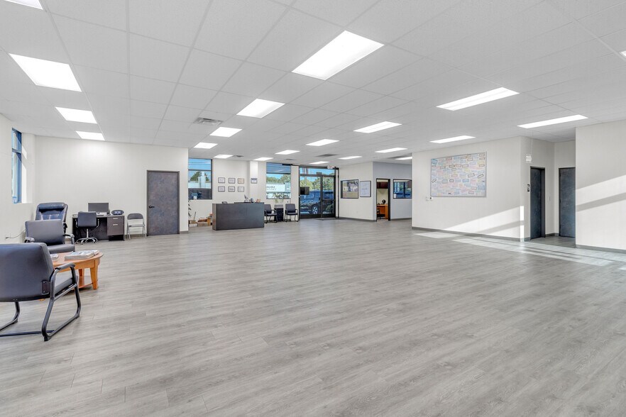 More Photos Of 11930 Bammel North Houston Rd, Houston Warehouse For Lease