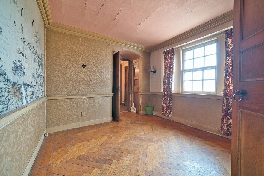 More Photos Of 1989 W Grand Blvd, Detroit Office Residential For Sale