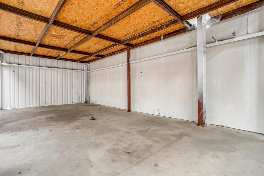 More Photos Of 117 Roberts Cut Off Rd, Fort Worth Warehouse For Sale