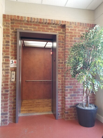 More Photos Of 3450 Acworth Due West Rd NW, Kennesaw Office For Lease