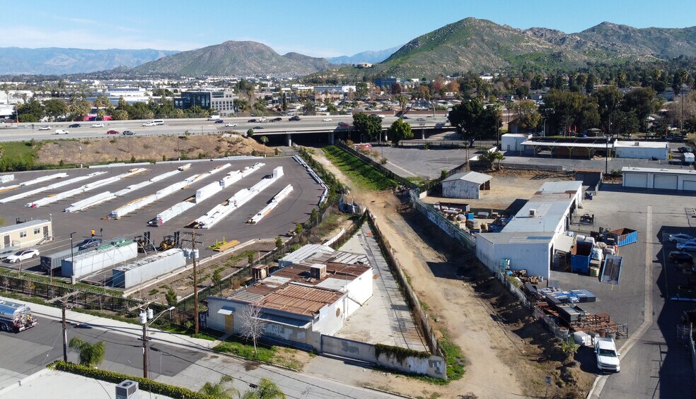 More Photos Of 2710 Durahart St, Riverside Manufacturing For Sale