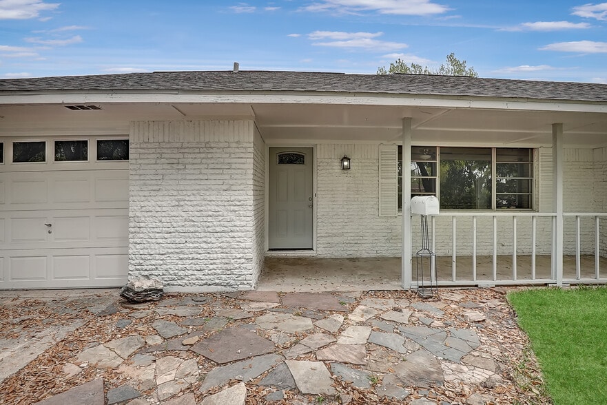 More Photos Of 5722 W 43rd St, Houston Specialty For Sale