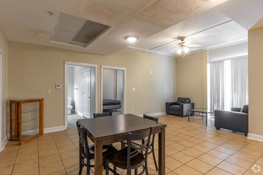 More Photos Of 1001 University Ave, Lubbock Apartments For Lease
