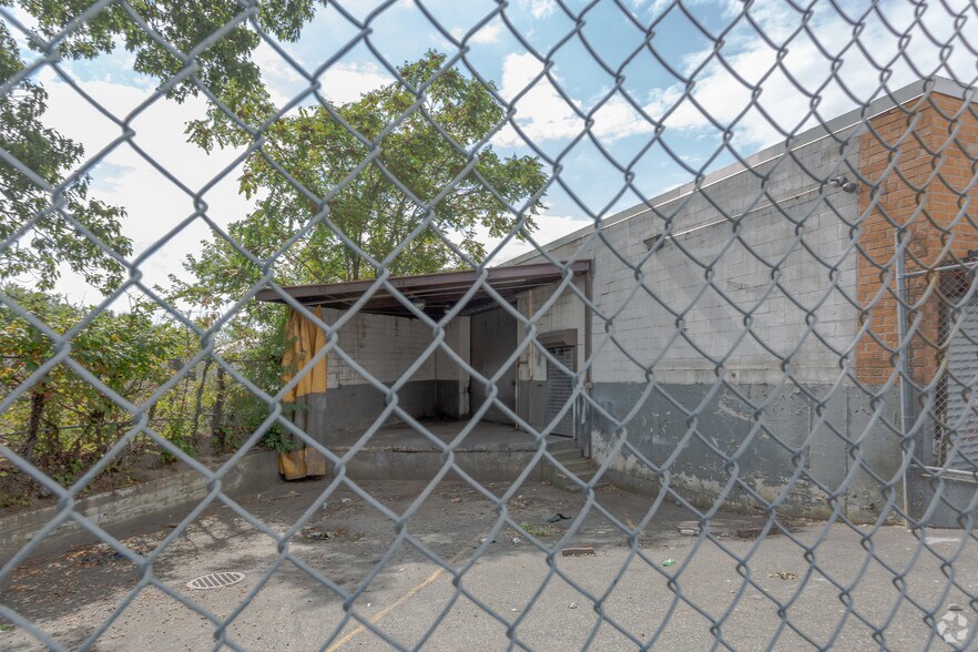 More Photos Of 17818 107th Ave, Jamaica Warehouse For Lease