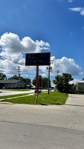 More Photos Of 1381 Main St, Edmore General Retail For Sale