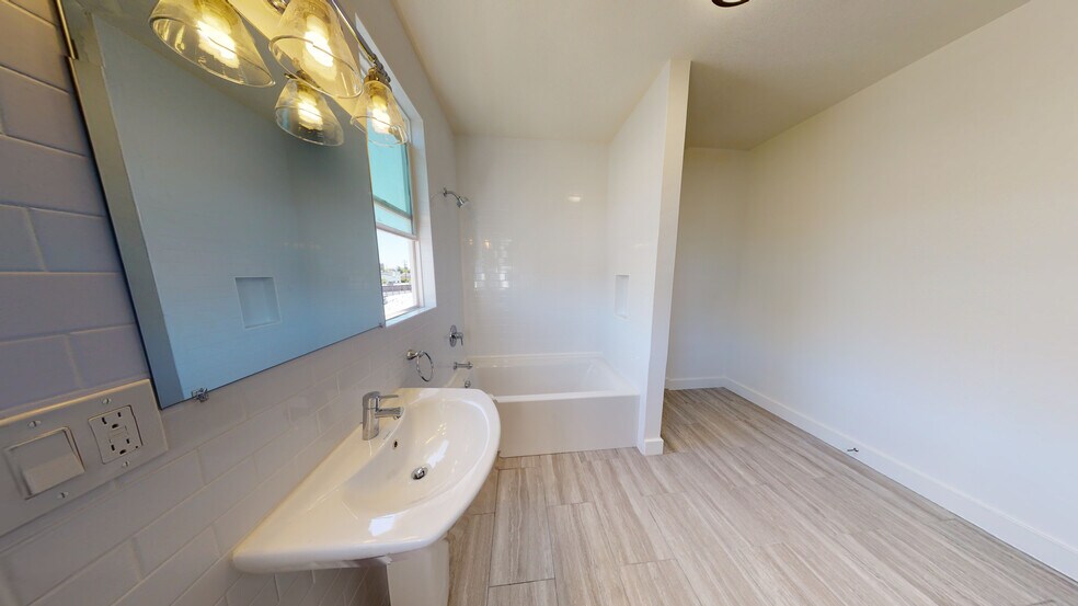 More Photos Of 2327-2329 San Pablo Ave, Oakland Apartments For Lease