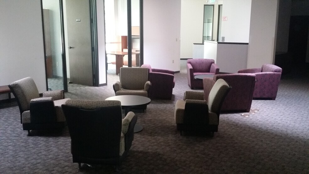 More Photos Of 1910-1920 5th St, Davis Light Manufacturing For Sale