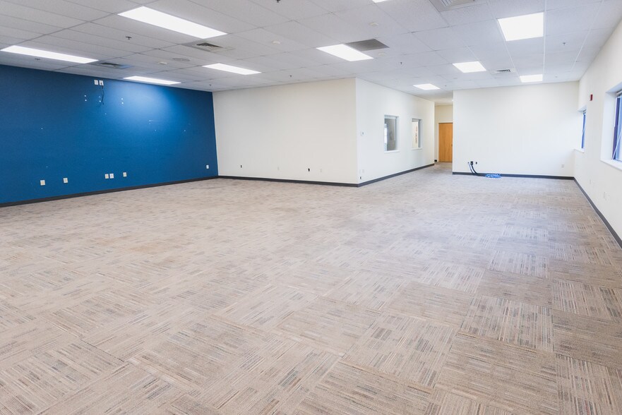 More Photos Of 1505 Westec Dr, Eugene Flex For Lease