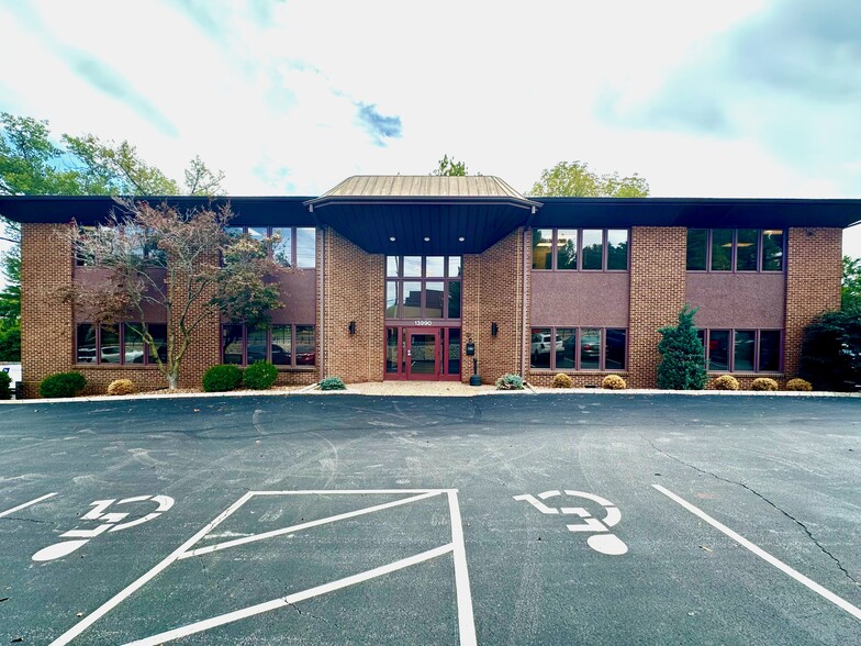 Primary Photo Of 13990 Olive Blvd, Chesterfield Office For Lease