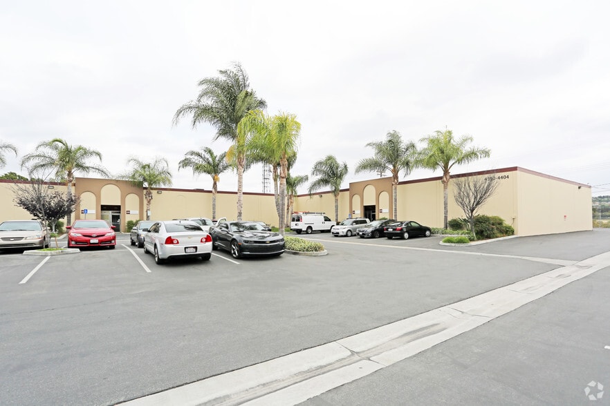More Photos Of 4390-4404 E La Palma Ave, Anaheim Warehouse For Lease